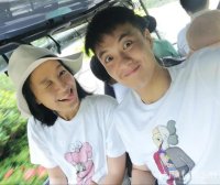 朱丹携周一围同框秀恩爱，身着情侣装爱意绵绵，越来越有夫妻相
