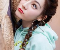 美颜暴击!!!热巴小姐姐穿印花裙的样子美呆了,是时候把印花裙拿出来了