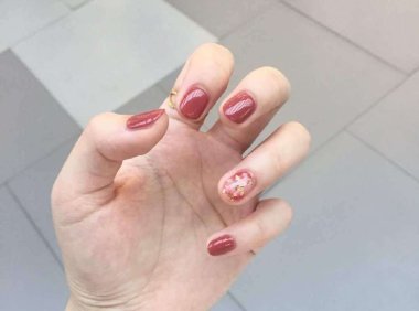 夏天除了穿搭还能怎么美?9种美甲让你美到指尖,清爽干净的感觉