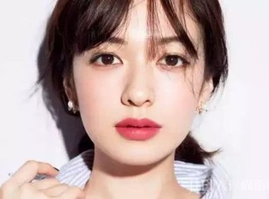 我给你们整整试了七盘粉紫色的眼影