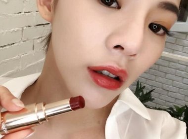 今年夏天一定要有的六个最热门唇膏色号，牙齿显白力极佳