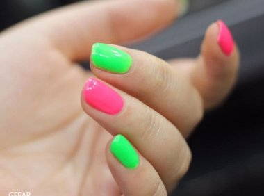 在Ins上爆红的美甲款式有这些!够胆挑战萤光色吗?