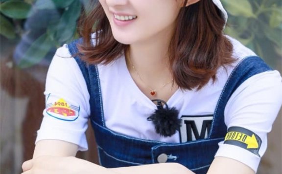 你和女神之间还差一顶渔夫帽,学高圆圆赵丽颖用简约T恤来搭配