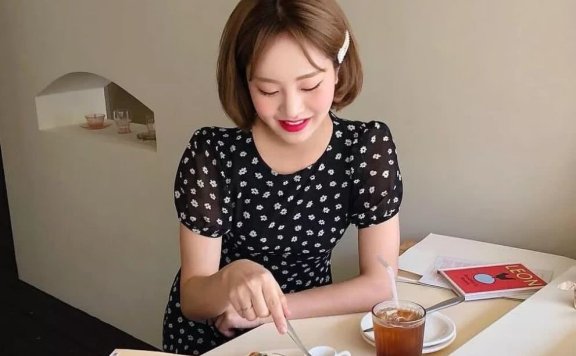 跟着ins上的短发小姐姐们学习夏日穿衣打扮