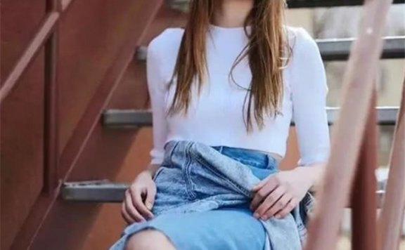 夏季用一条减龄牛仔裙来降温!穿出清新文艺感