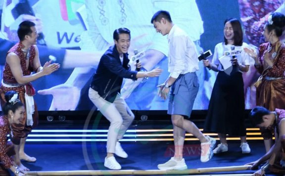 杨洋颜值高人任性，大裤衩穿出清新气质