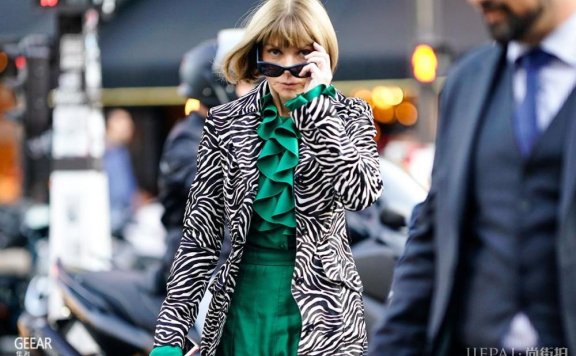 时尚教主Anna告诉我们,手袋不用多,今季必备就是它