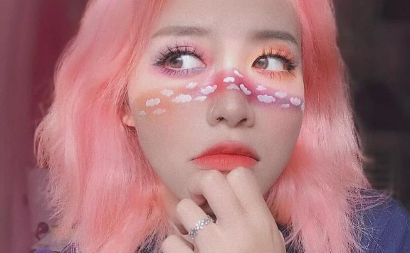 靠一张脸刷屏Ins,狂撩十万粉丝,还能模仿女包青天?