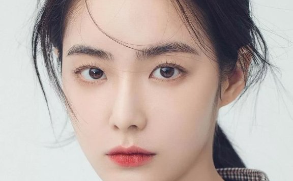 允儿和秀智的少女感离不开眉毛的修饰
