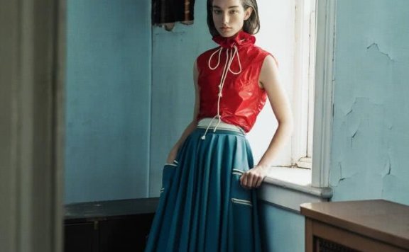 凭素颜行走时尚圈,一口气走了49场秀,广告还接到手软!