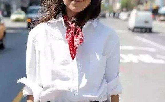 超实用的4种白衬衫穿法,时髦又有气质