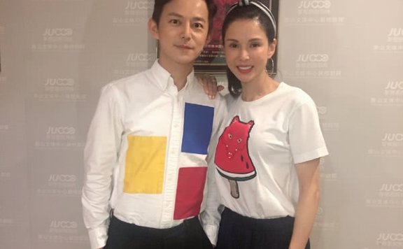 李若彤秀自拍照片,头戴发箍秒变美少女