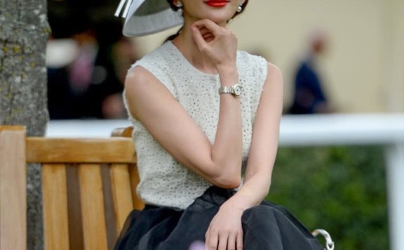 林志玲礼帽配礼裙,尽显人妻时尚魅力