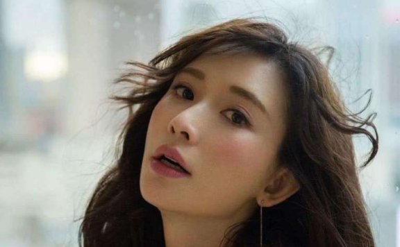 林志玲宣布结婚后发贺卡感谢媒体:一切很突然但很美好