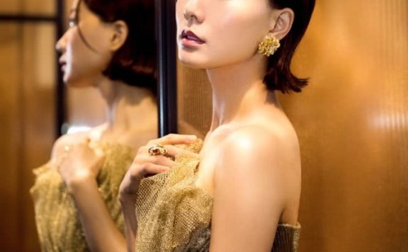 王珞丹穿衣风格从优雅气质美女,秒变酷帅滑板女孩