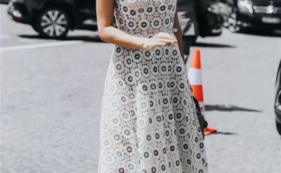 裙子配凉鞋来柔化你的女汉心！让你清爽一夏