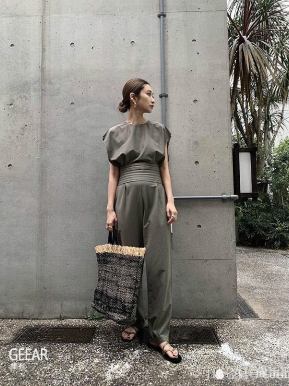 夏天想穿的凉爽又显瘦?和日本博主偷师宽松版型的高级感穿搭