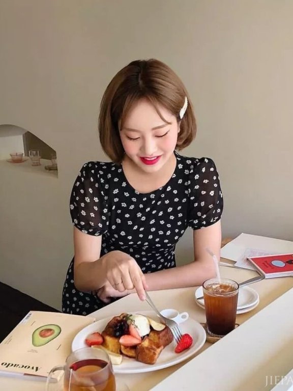 跟着ins上的短发小姐姐们学习夏日穿衣打扮