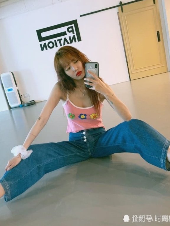 金泫雅连小女孩的衣服也要穿？这次的分享私服太赞了