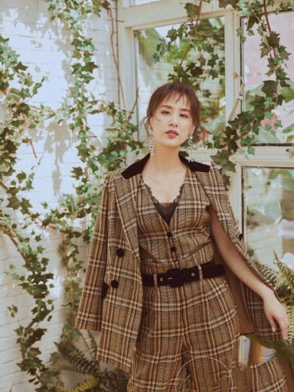 黄圣依唯美写真，女人味十足！暖色系搭配彰显魅惑格调