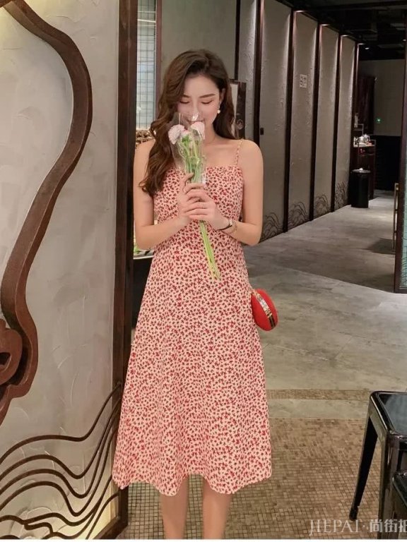 还在穿黑白灰？2019年夏天流行“果汁色”