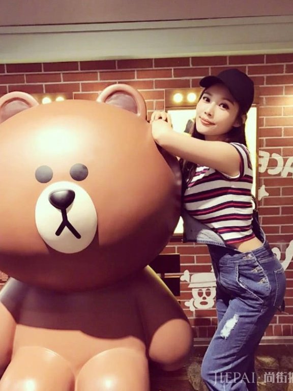 背带裤减龄时髦两不误,你不想试试嘛