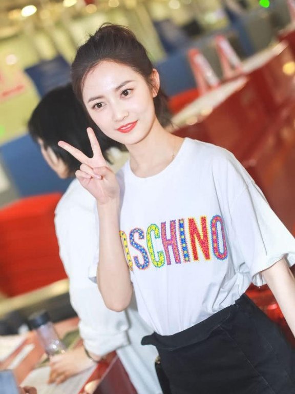 陈钰琪倒置半裙太好看!学生装清纯又有少女心