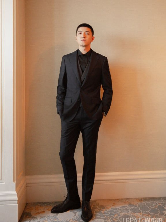 今年夏季流行短发,金瀚剪了板寸头还是那么帅