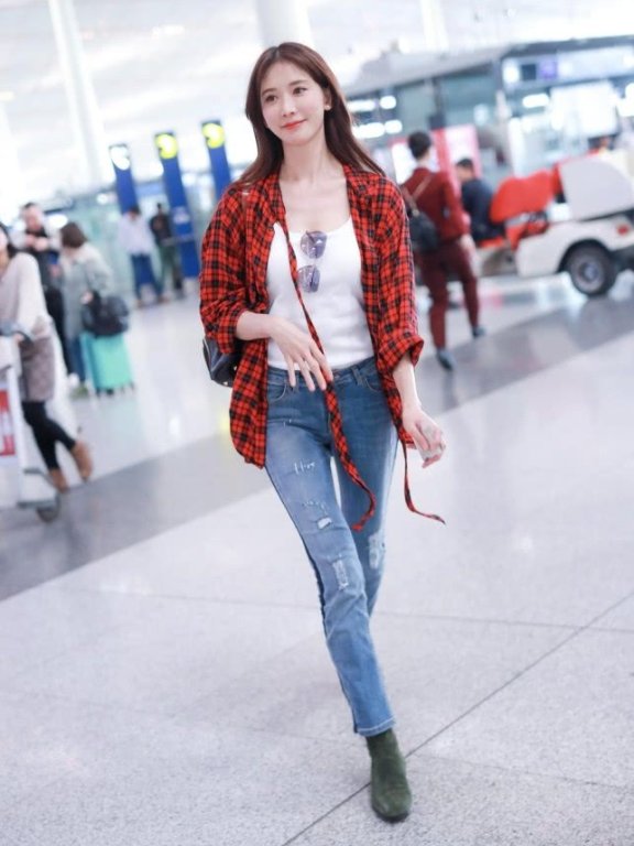 别再说林志玲只有18岁了,这筷子腿才是真的绝,长到逆天