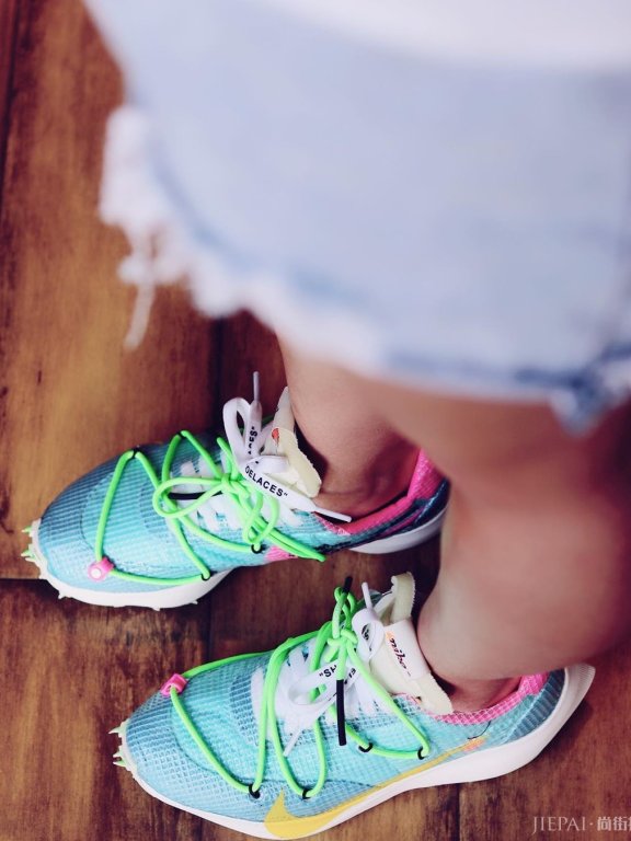 OFF-WHITE x NIKE Vapor Street最新上脚照片一览,鞋王定了?