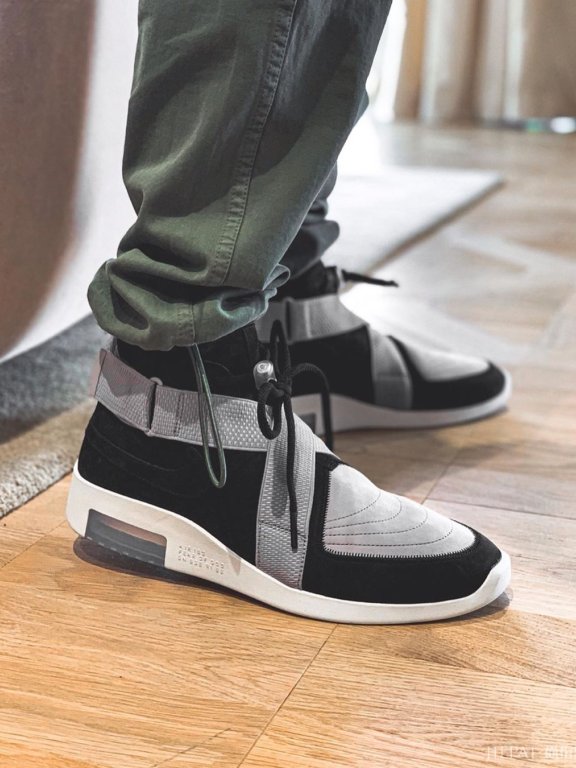 再创新高还是破发! NIKE Air Fear of God Raid 全新配色登场!