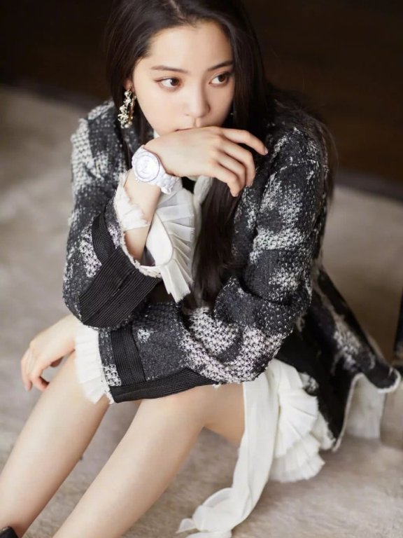 比欧阳娜娜VLOG更有看点的应该是她的日常妆容吧