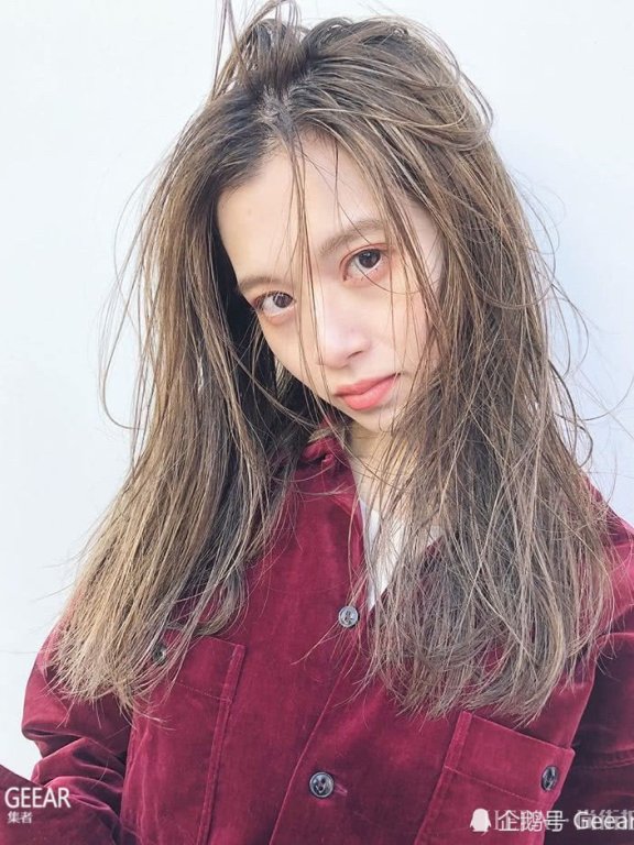 日本女生都爱上这个趋势,头发跟着这样染看起来就像自带闪光