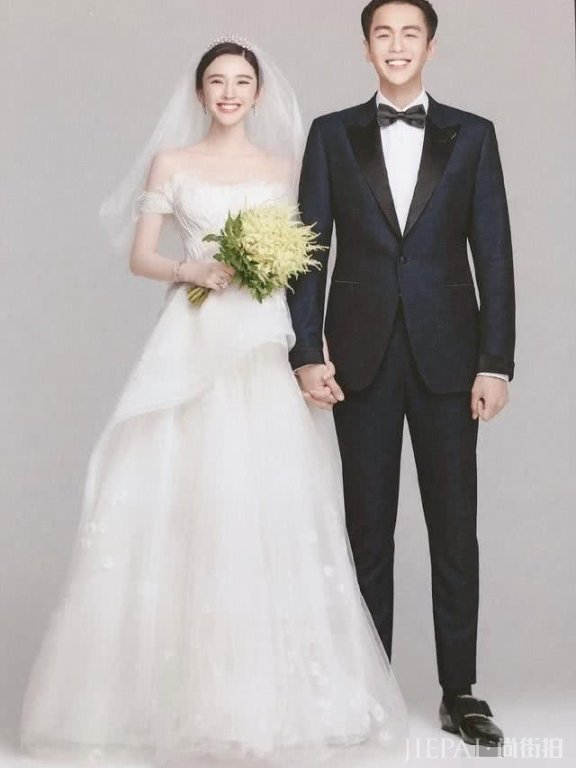 唐艺昕婚纱名曝光尽显浪漫,透露着张若昀对其满满的爱意