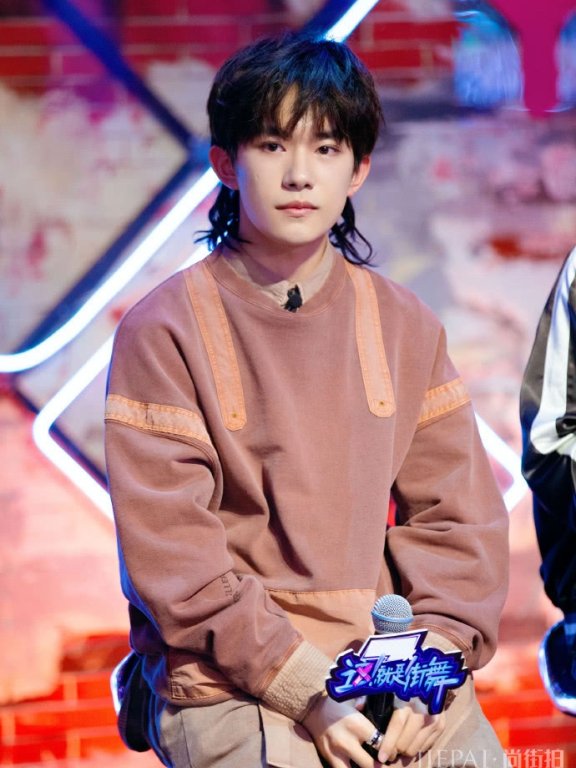 被《这就是街舞》里易烊千玺的发型圈粉，又出新发型更帅了