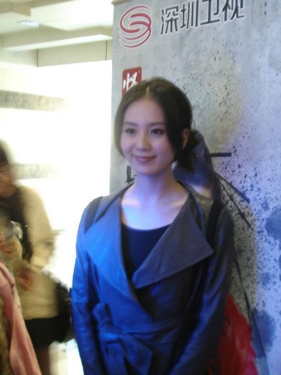 刘诗诗早年青涩旧照不惊艳但超耐看，与胡歌同框气质清纯