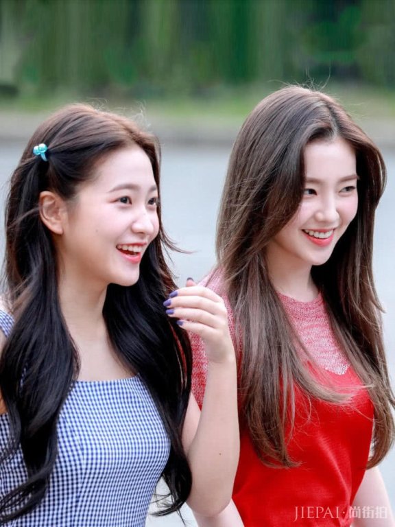 韩国女团真会穿,塑料发夹也美出高级感,年轻就是资本