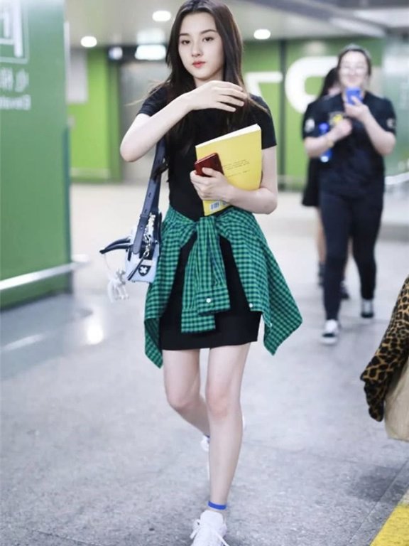 夏季穿清新迷人的牛油果绿单品，给闷热天气带来一丝凉意