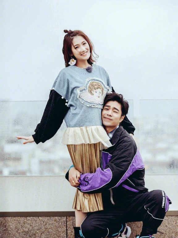 四夫妇合体,钟丽缇蔡少芬情侣装养眼,杨烁袁成杰解锁拍照新姿势