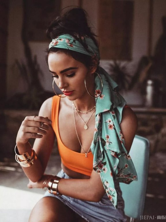 有了丝巾这个时尚单品，每天都能换种样子