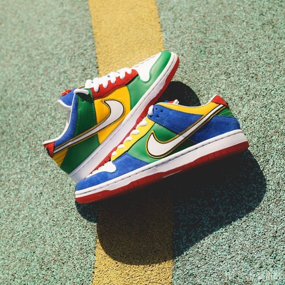 乐高 x NIKE Dunk SB Low，这谁顶得住啊！