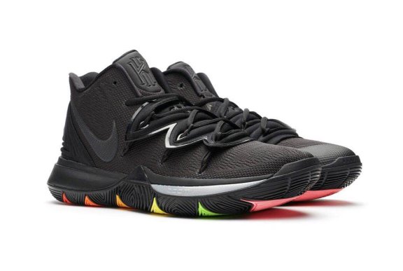 今日发售!NIKE Kyrie 5 全新黑彩虹配色!
