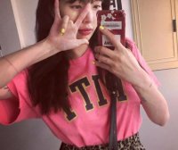 金泫雅晒自拍耳环太亮眼,小野马这回少女心了