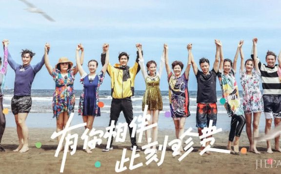 海边度假的时候穿什么?这四对明星夫妻为你示范默契造型