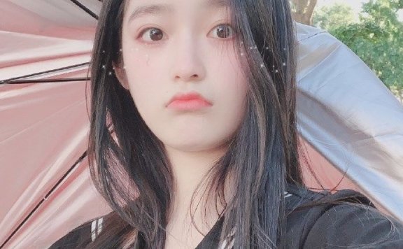 柴蔚遇大风变“天气博主” 网友:仙女别被吹飞了!