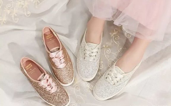 夏天裙子搭配小白鞋，就是比别人好看