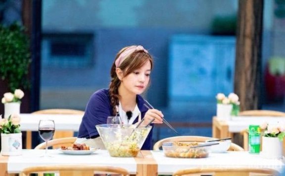 43岁赵薇素颜照曝光,女神光环不复存在