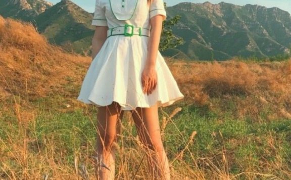 赖美云扎起了“小麦辫”,很有初恋感