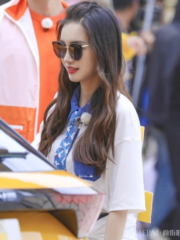 19年还穿A型裙?试试杨颖叠叠裙,显高还时髦