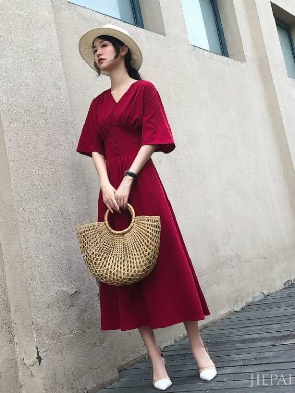 这个夏季最撩人的10条红色连衣裙,当代王祖贤就靠它们了